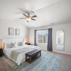 Charming Family Stay w Arcade Theatre Ski Haven Walking trails and river walk in backyard