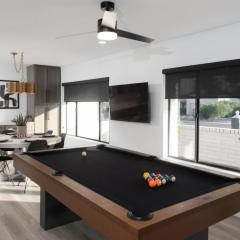 4Bedroom 3Bath with Billiards, Ping-Pong, Heated Pool, Hot Tub, Fire Pit & More