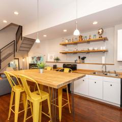 Loft Life Pendleton 2 - Chic Downtown Condo for 4