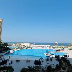 Porto Sokhna pyramids Family