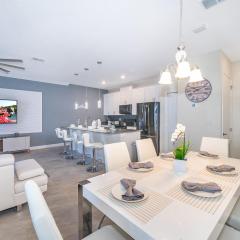 4313SL TOWNHOUSE 4 BEDROOMS & 3 BATHROOMS + POOL