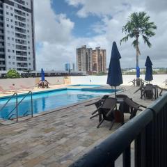 Apto com localização privilegiada e piscina - Charmoso e completo