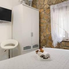 Three Bedroom Holiday Home with Pool