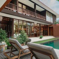 Bali Radiance 4 bedrooms with private bathrooms - Pool, Beach & Airport