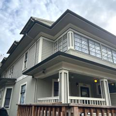 376 Eugene Guest Rooms