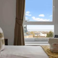 Hawkhill Lookout - Arthur's Seat View Edinburgh