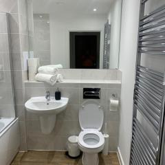 Cozy 1 bed flat close to Lakeside shopping centre