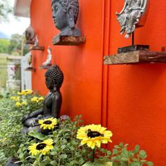 Flora's Garden Apartment/Studio