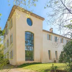 Elegant Bastide Near Aix with Pool