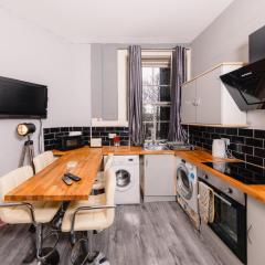 Relaxing City Apartment by Carlton Hill