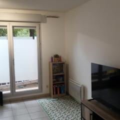 Air-conditioned 2 bedroom duplex apartment 5 people