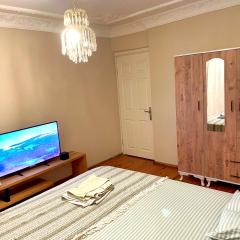 Şehrin merkezinde evinizde hissedeceğiniz oda