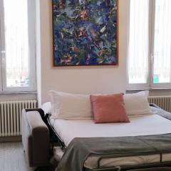 Bright Home Near Metro & Airport Trains