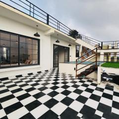 Nirvana Villa with Swimming Pool in Mount Abu