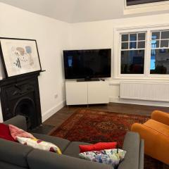 Bright & Spacious 2-Bed Flat with Ensuites