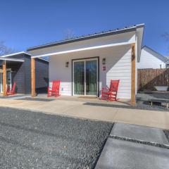 Pop-2: Hot-Tub/Close to Main St!