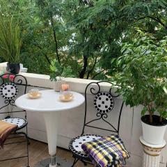 Квартира з балконом в центрі на Утьосова