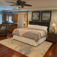 Lakefront Luxury: Dock Fire Pit Game Room More