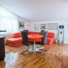 One-Bedroom Apartment With Lake View