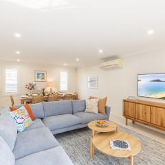 Capri Blue 2, 88 Tomaree Rd - stunning townhouse with Wi-Fi, Air Con
