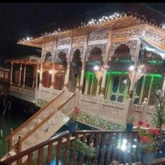 Houseboat New Golden Fleece