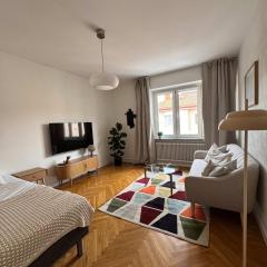 Easy living in suburban studio