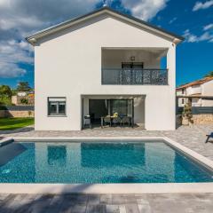 Villa LaLuna with heated pool