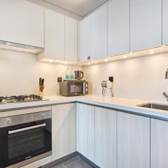 STAY BY LATINEM Luxury 2BR Holiday Home CB 1215 Near Burj Khalifa