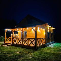 Domek z jacuzzi i kominkiem - cisza, natura, relaks