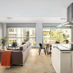 Gordon Beach Bright Spacious Stay by Sea N' Rent