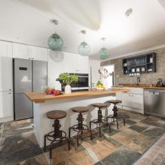 Sennen Sands- Free Parking - Free WiFi - Self Check In - Close to Beach - Pets Welcome