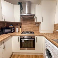 Samantha Suite - City 2BR Bungalow Free Parking Garden & WIFI