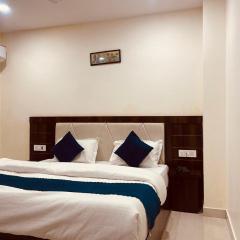 The Conifer View - Budget Friendly !! Lift !! Parking !! Spacious Room !! Family Friendly