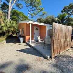 Sand Dollar Updated Kitchen Washer Dryer On River 1 Mile to Beach Sleeps 4