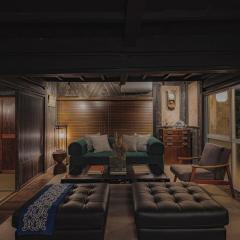 Wabi-Sabi historic home - walk to the lake