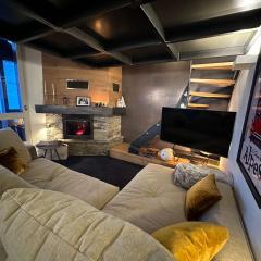 Luxury 4BR Apartment with Fireplace & Private Parking - Val Thorens