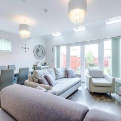 Newly Refurbished 4Bedroom Townhouse by the Etihad