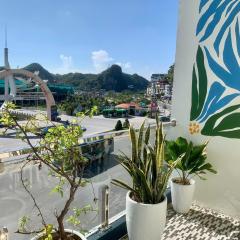 The Little Leaf Hostel - Restaurant & Rooptop Bar