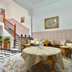 Maison Magnifique sur 3 étages types Riyad