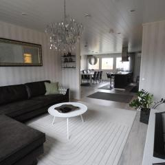 Luxury Apartment in the Heart of Pello