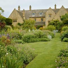 Pye Corner a Cotswold Manor with outdoor heated pool