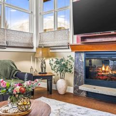 Cozy 2BR Retreat Mountain View with Pool and Hot Tub