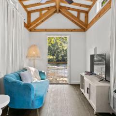 Breezy - Riverfront Tiny Home, King Bed, and Deck!