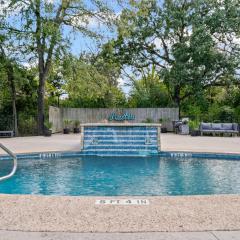 4BR/3BA Sunset Valley Art Retreat - Pool, Sauna, Gym & Hot Tub by Austin Vacay
