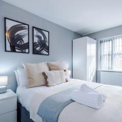 Spacious 3-BR Escape in Coseley with Free Parking