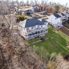 Lakeside Retreat - Large Deck & Game Room with Views