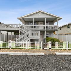 Updated 3-bedroom, 2 bath well stocked coastal cottage across from the beach