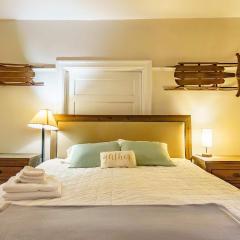 Mathilda Street Trio - The Lodge with King Bed