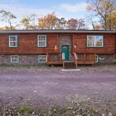 6BR Cabin w Fire Pit Game Room & Basketball