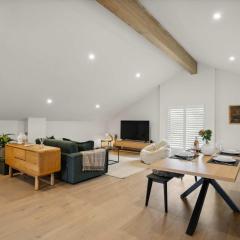 Peaceful Jacks Point Loft Hideaway